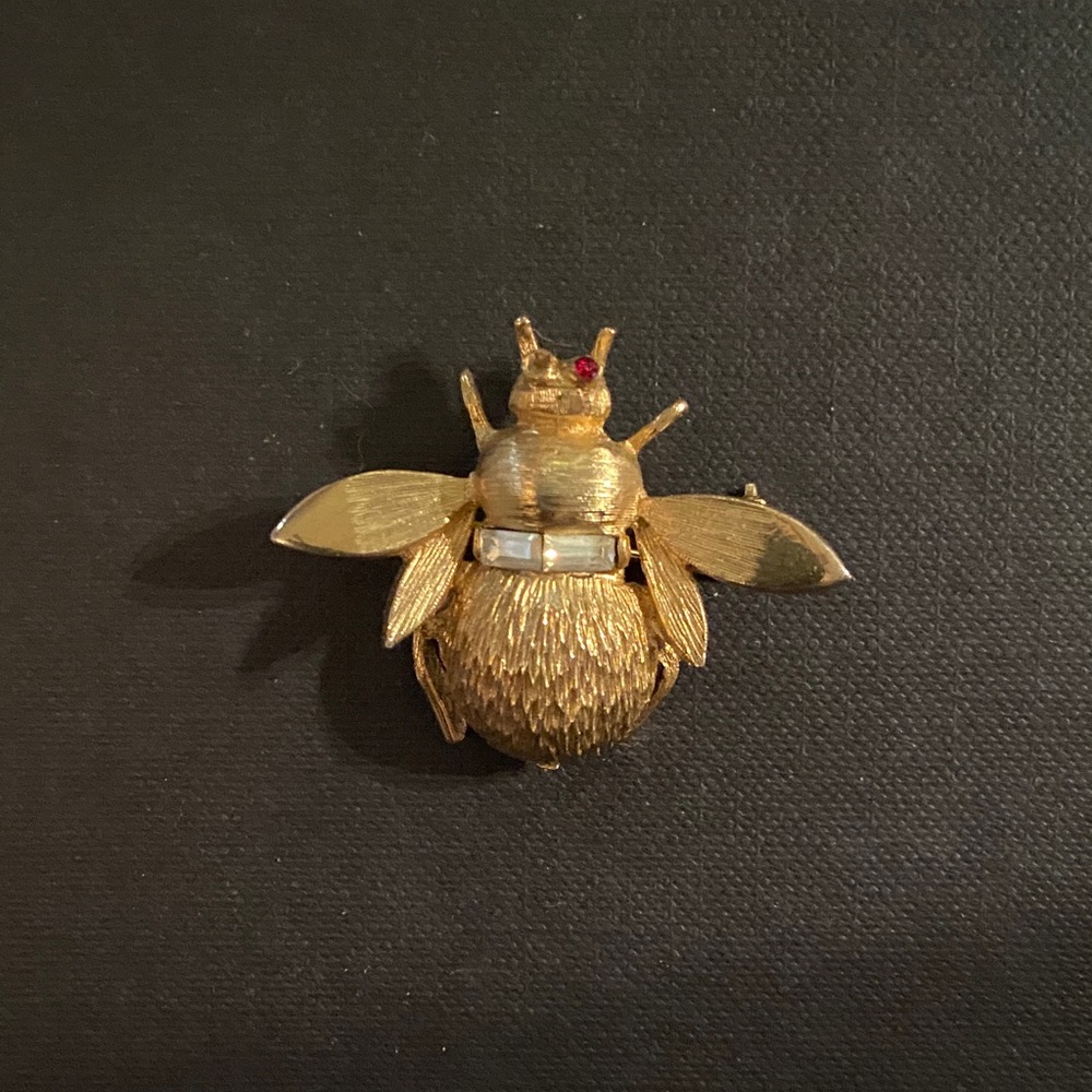 Vintage 60s 1960s Gold BEE Brooch Red eyes clear rhinestones rhinestone insect
